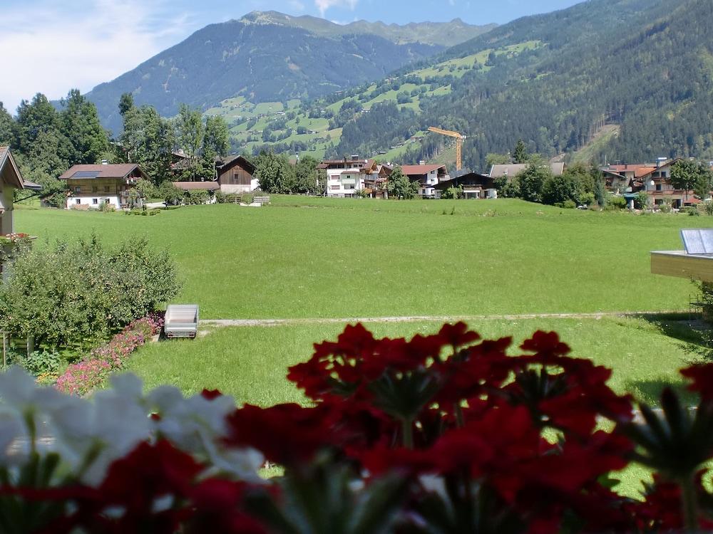 First Mountain Hotel Zillertal Aschau Im Zillertal Exterior photo